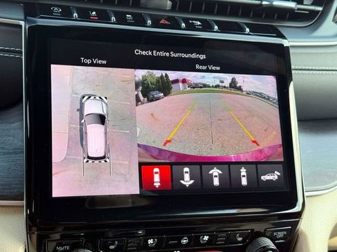 Used 2023 Jeep Grand Cherokee L Limited w/ Luxury Tech Group II AWD/4WD image 29