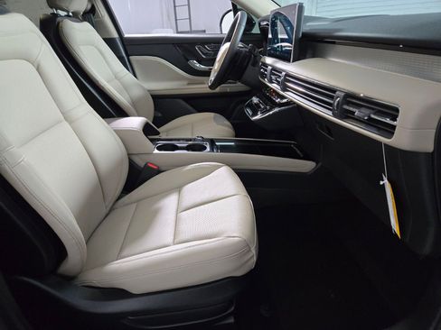 New 2026 Lincoln Corsair Premiere image 18
