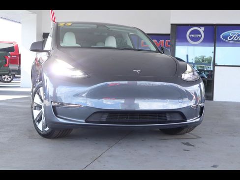 Used 2023 Tesla Model Y Long Range AWD/4WD image 1