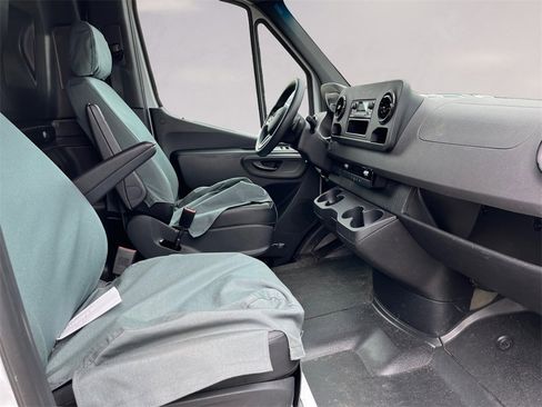 Used 2022 Mercedes-Benz Sprinter 2500 image 15