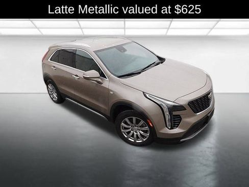 Used 2023 Cadillac XT4 Premium Luxury image 2