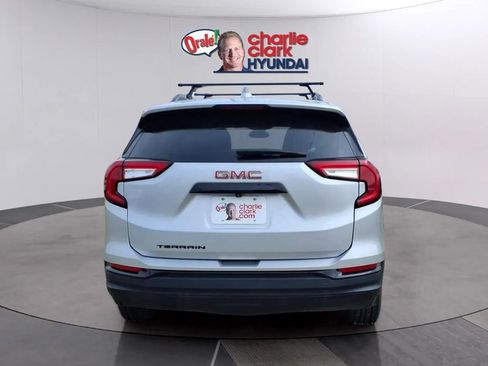 Used 2022 GMC Terrain SLT w/ LPO, 'HIT The Road' Package FWD image 4
