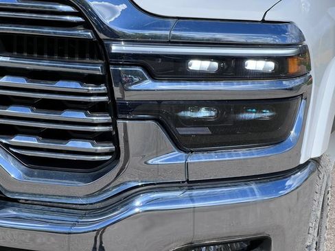 Used 2025 RAM 2500 Limited AWD/4WD image 37