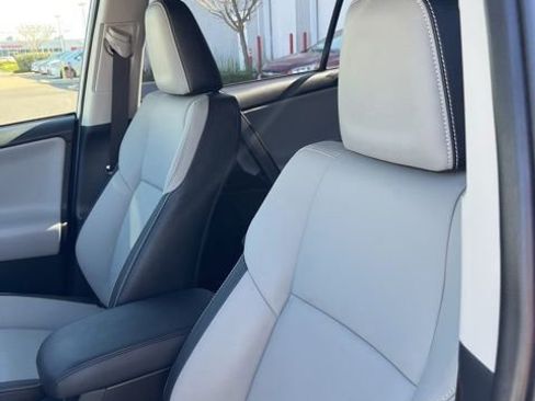 Used 2018 Toyota RAV4 Limited w/ Advanced Technology Package image 11