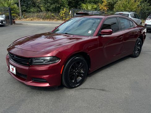 Used 2020 Dodge Charger SXT RWD image 3