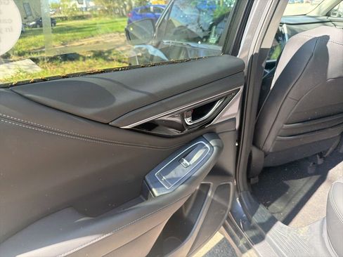 Used 2025 Subaru Outback Limited image 12
