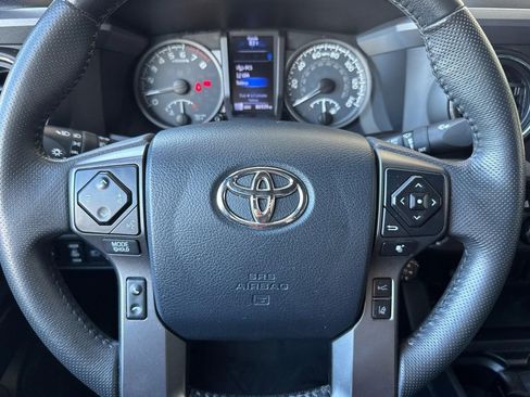 Used 2018 Toyota Tacoma TRD Off-Road w/ Technology Package image 15