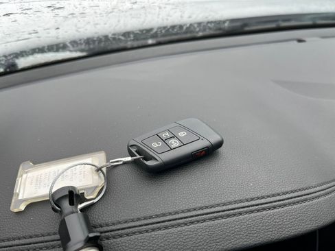 Used 2025 Volkswagen Jetta SE image 21