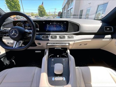 Used 2025 Mercedes-Benz GLS 450 4MATIC image 15