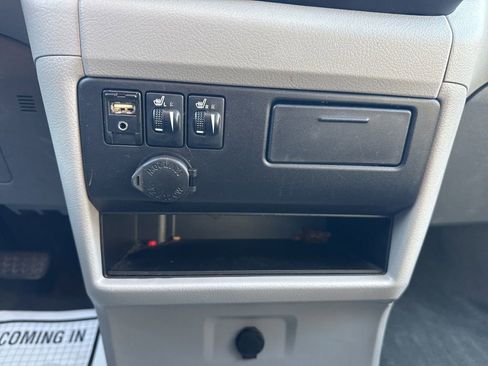Used 2017 Toyota Sienna XLE image 25