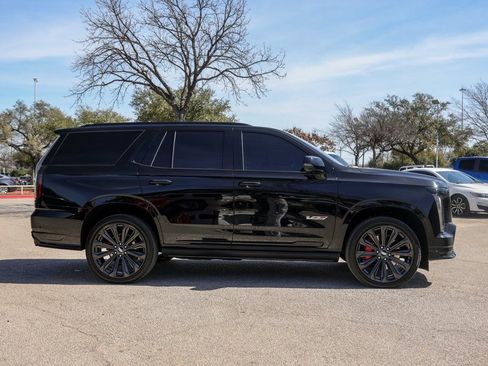 Used 2025 Cadillac Escalade V image 5