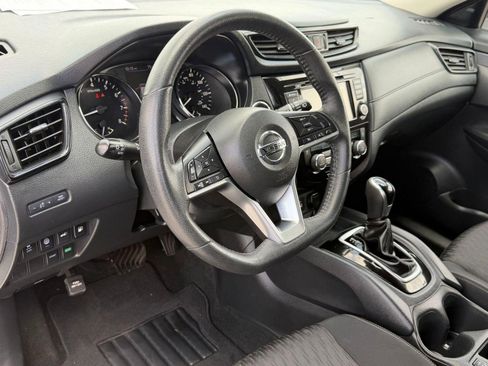 Used 2020 Nissan Rogue SV image 4