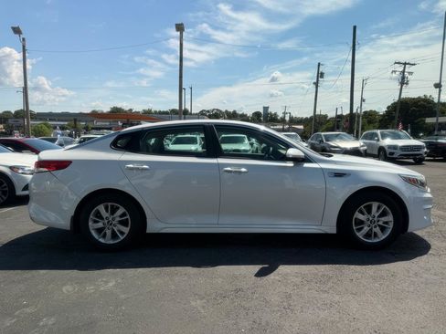 Used 2017 Kia Optima LX FWD image 4