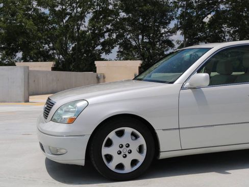 Used 2001 Lexus LS 430 RWD image 19