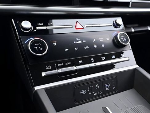 Used 2025 Hyundai Santa Fe SEL image 25