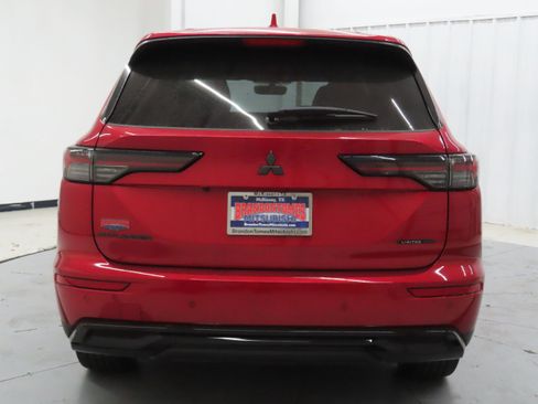 New 2026 Mitsubishi Outlander LE image 4