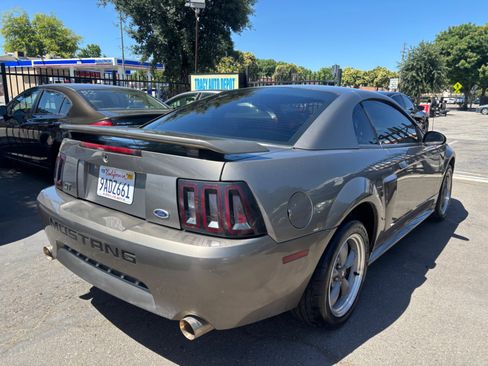 Used 2001 Ford Mustang GT RWD image 4