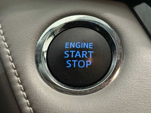 Used 2018 Toyota RAV4 Limited w/ Advanced Technology Package image 18