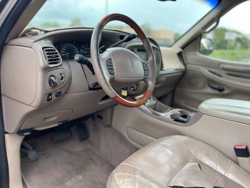 Used 2001 Lincoln Navigator 4WD image 17