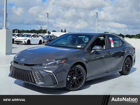 New 2026 Toyota Camry SE FWD image 1