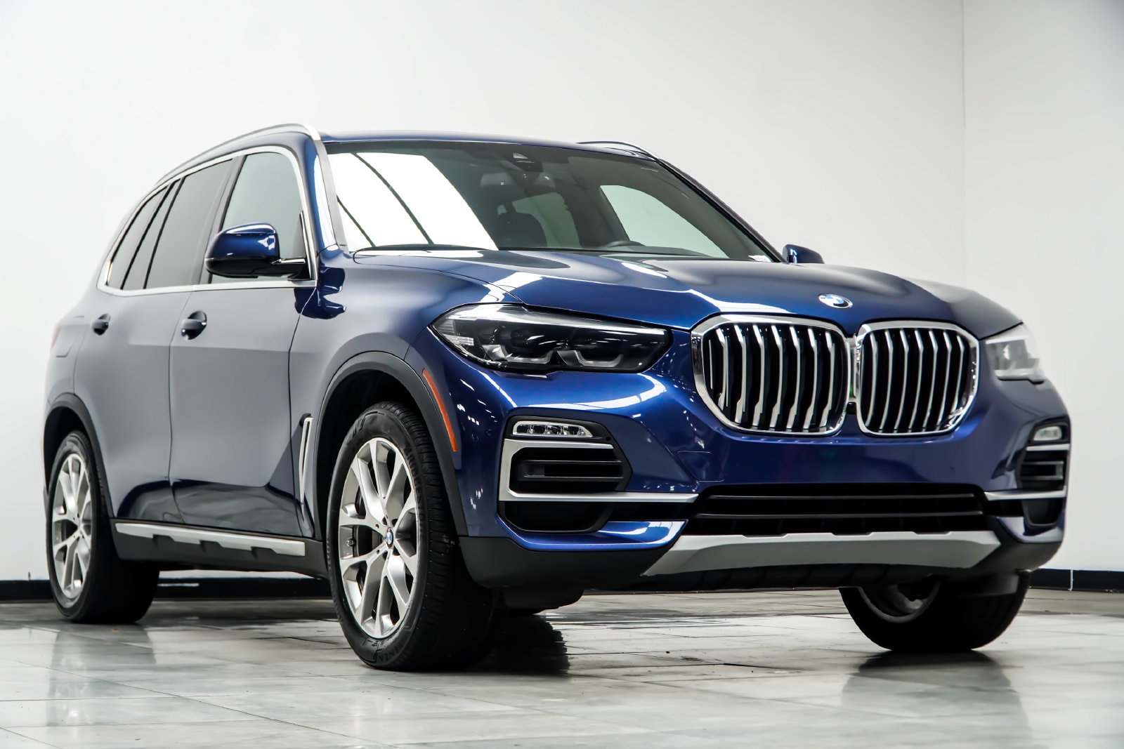 Used 2021 BMW X5 xDrive40i w/ Premium Package AWD/4WD image 4