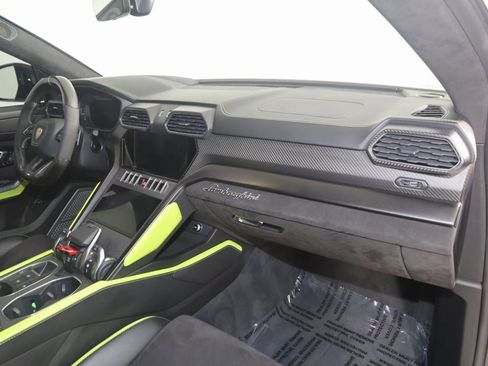 Used 2022 Lamborghini Urus image 74