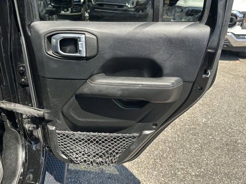 Used 2019 Jeep Wrangler Unlimited Sahara AWD/4WD image 19