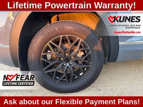 Used 2023 Volkswagen Atlas Cross Sport SEL Premium R-Line AWD/4WD image 16