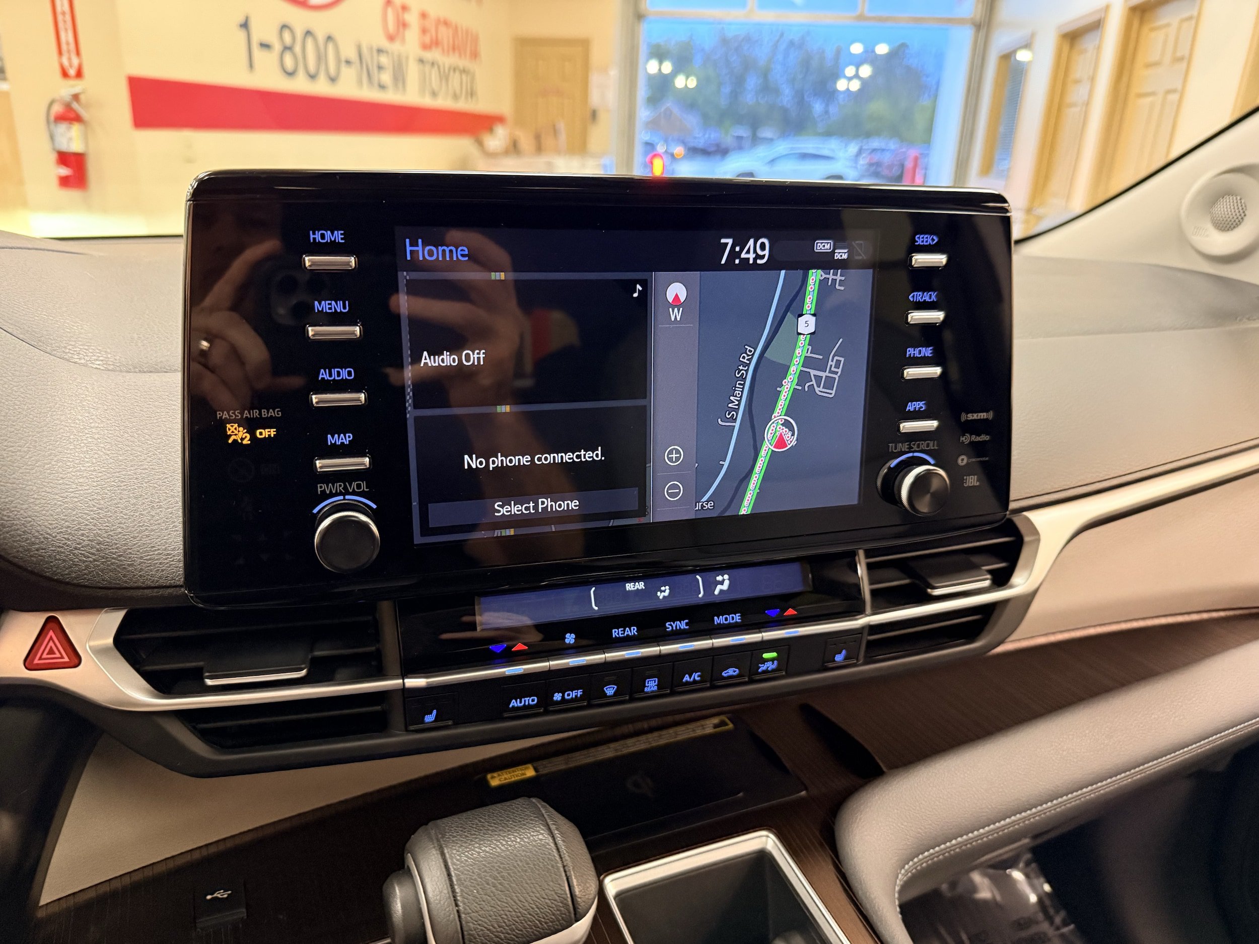 Used 2021 Toyota Sienna XLE w/ XLE Plus Package FWD image 16