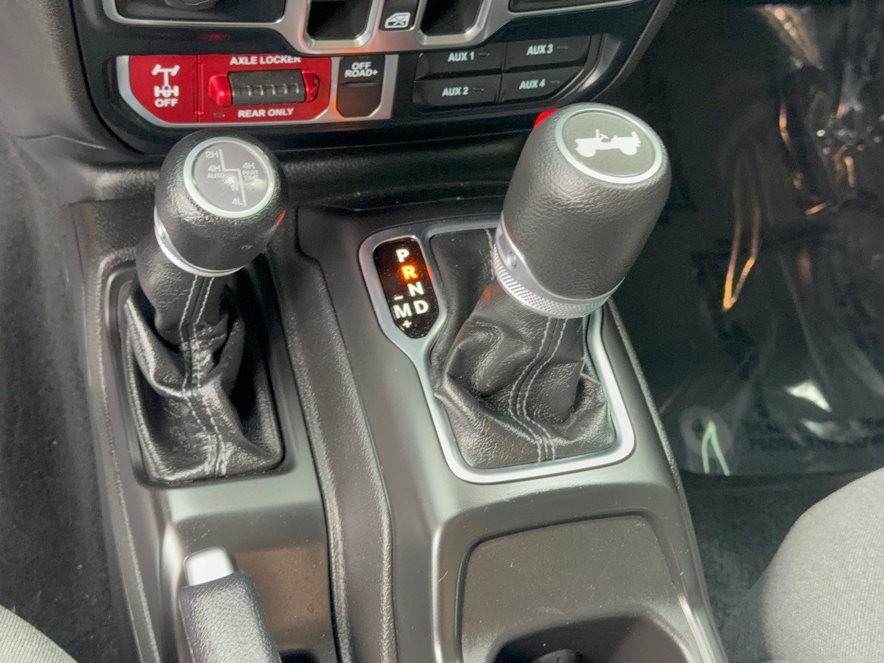 Used 2024 Jeep Wrangler Unlimited AWD/4WD image 21