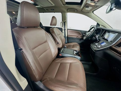 Used 2019 Toyota Sienna Limited Premium AWD/4WD image 43