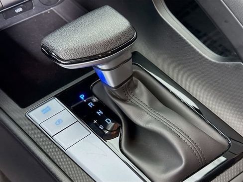 Used 2024 Hyundai Elantra SEL image 17