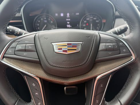 Certified 2022 Cadillac XT5 Sportv w/ LPO, ONYX Package AWD/4WD image 29