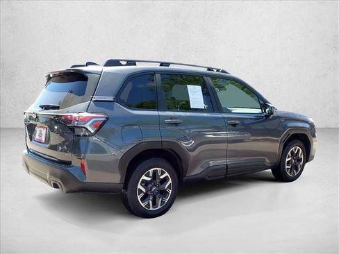 Used 2025 Subaru Forester Premium AWD/4WD image 4