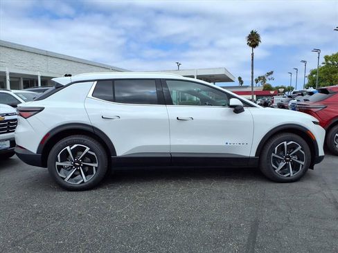 New 2026 Chevrolet Equinox EV LT image 3