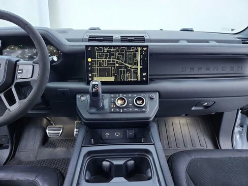Used 2023 Land Rover Defender 110 V8 image 31