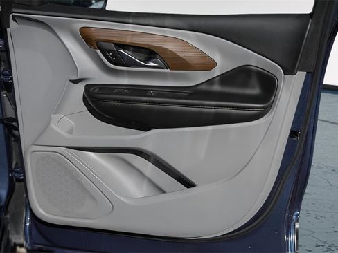 Used 2021 GMC Terrain SLE image 31