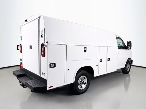 New 2025 GMC Savana 3500 w/ Power Convenience Package RWD image 8