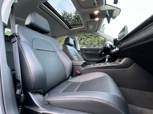 Used 2022 Honda Civic Touring image 12