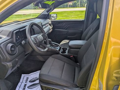 Used 2023 Chevrolet Colorado Trail Boss w/ Technology Package AWD/4WD image 15