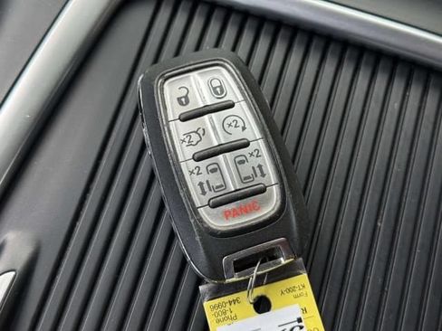 Used 2024 Chrysler Pacifica Touring-L FWD image 33