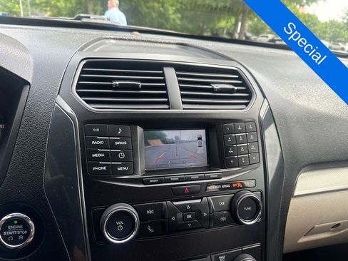 Used 2018 Ford Explorer XLT FWD image 12