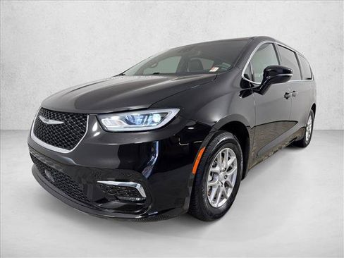 Used 2025 Chrysler Pacifica Select FWD image 7