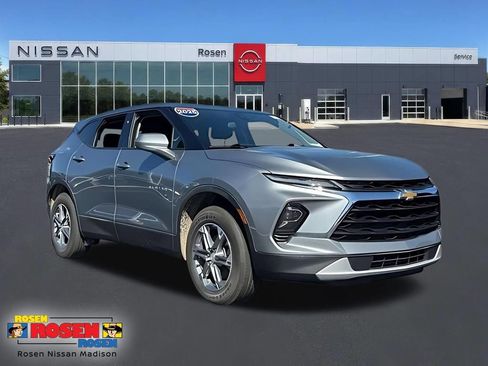 Used 2025 Chevrolet Blazer LT AWD/4WD image 1