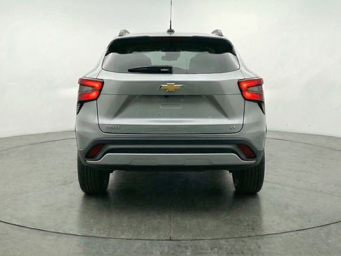 Used 2025 Chevrolet Trax LT w/ LT Convenience Package image 7