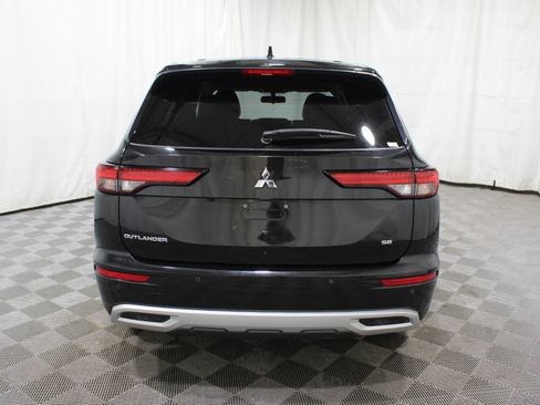 Used 2022 Mitsubishi Outlander SE image 32