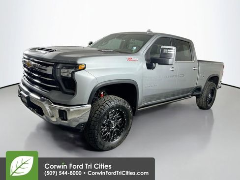 Used 2025 Chevrolet Silverado 2500 LTZ w/ LTZ Convenience Package AWD/4WD image 5