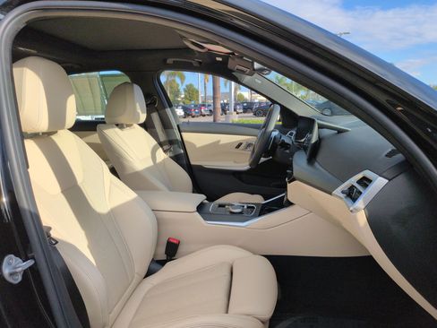 Used 2025 BMW 330i Sedan w/ Convenience Package image 33