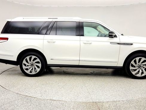 Used 2022 Lincoln Navigator L Reserve image 4