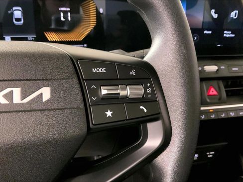 Used 2025 Kia K4 LXS image 19